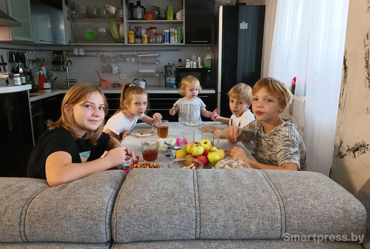 Дети за завтраком.jpg