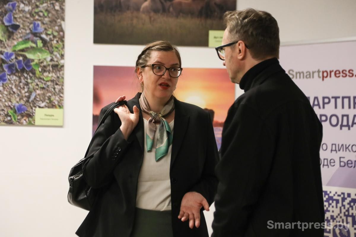 8-Посол Швейцарии Кристина Хонеггер-Золотухин и скульптор Константин Селиханов.jpg