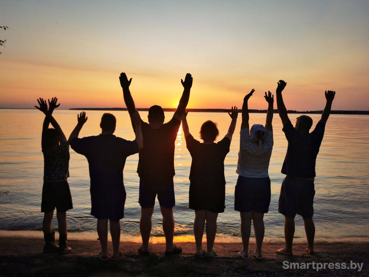 6-Семья Степко на отдыхе с друзьями на Вилейском водохранилище.jpg