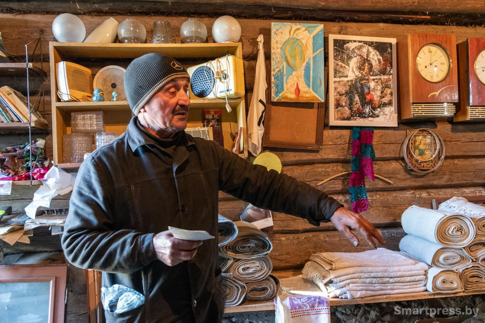 8-Марьян Янушкевич в своем музее.jpg