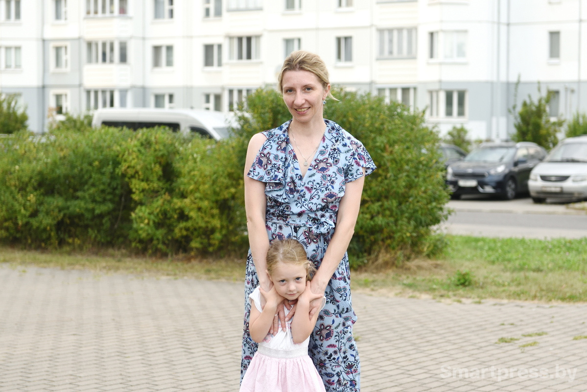 Мама с младшей дочерью