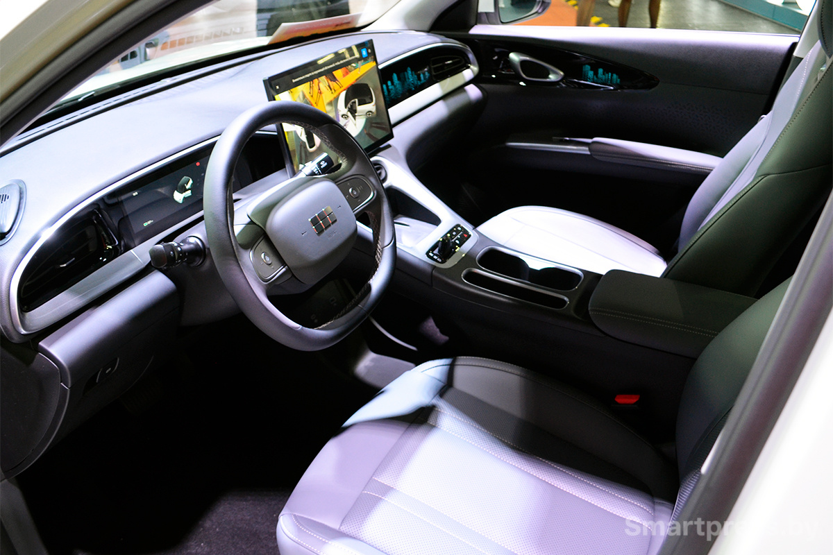 Geely EX2 салон