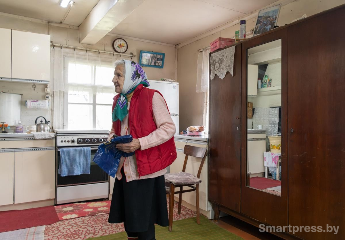 10-Валерия Иосифовна в своем доме.jpg