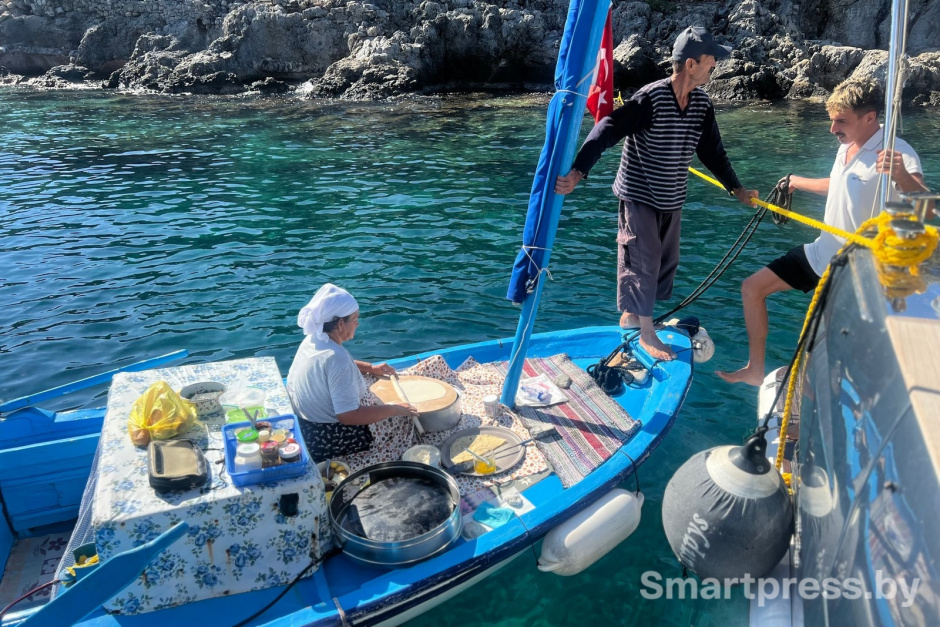 29-Такси-таверна на лодке.jpg