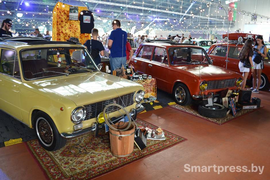 Инсталляции на автовыставке Vintage Day