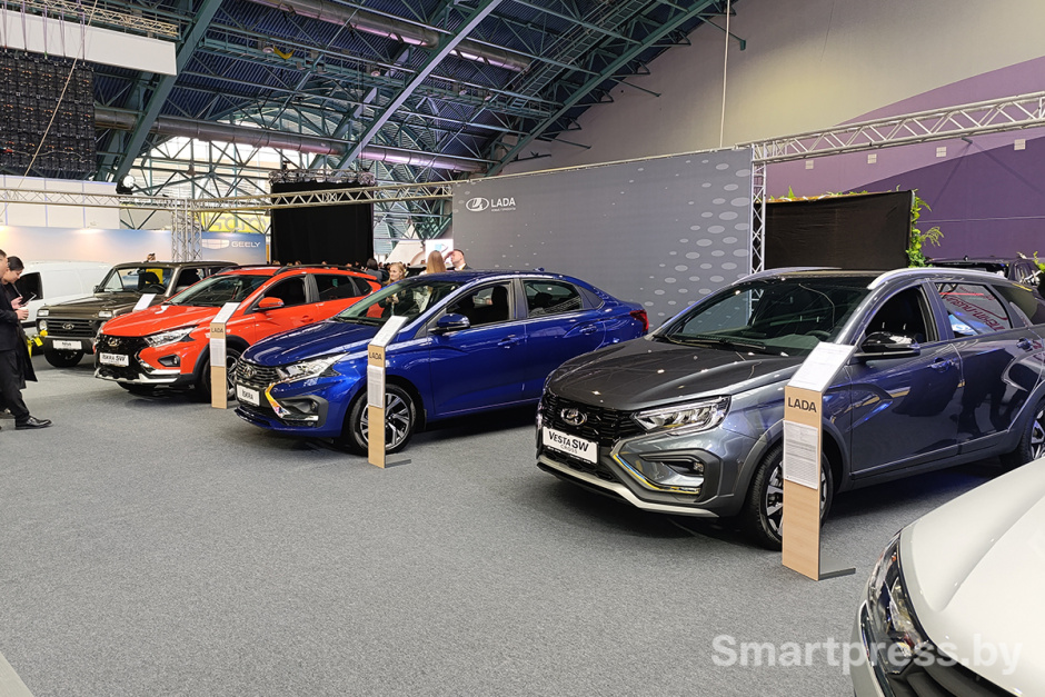 Автомобили Lada.jpg Автомобили Lada.jpg