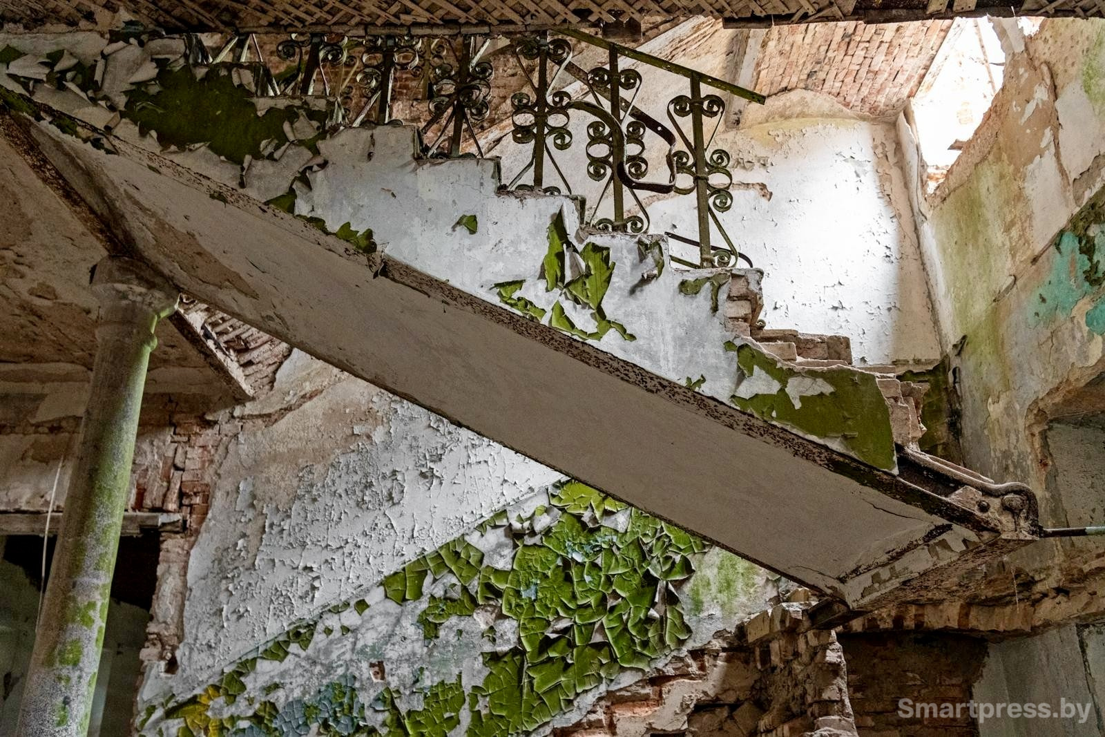 7-Усадьба в Ястрембеле внутри.jpg