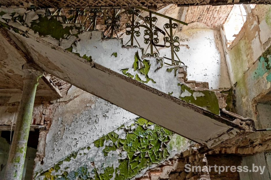 7-Усадьба в Ястрембеле внутри.jpg