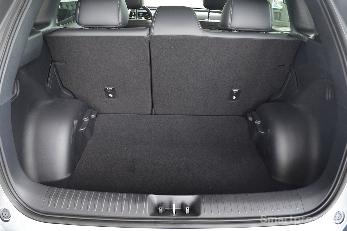 Багажник Toyota bZ3X.JPG