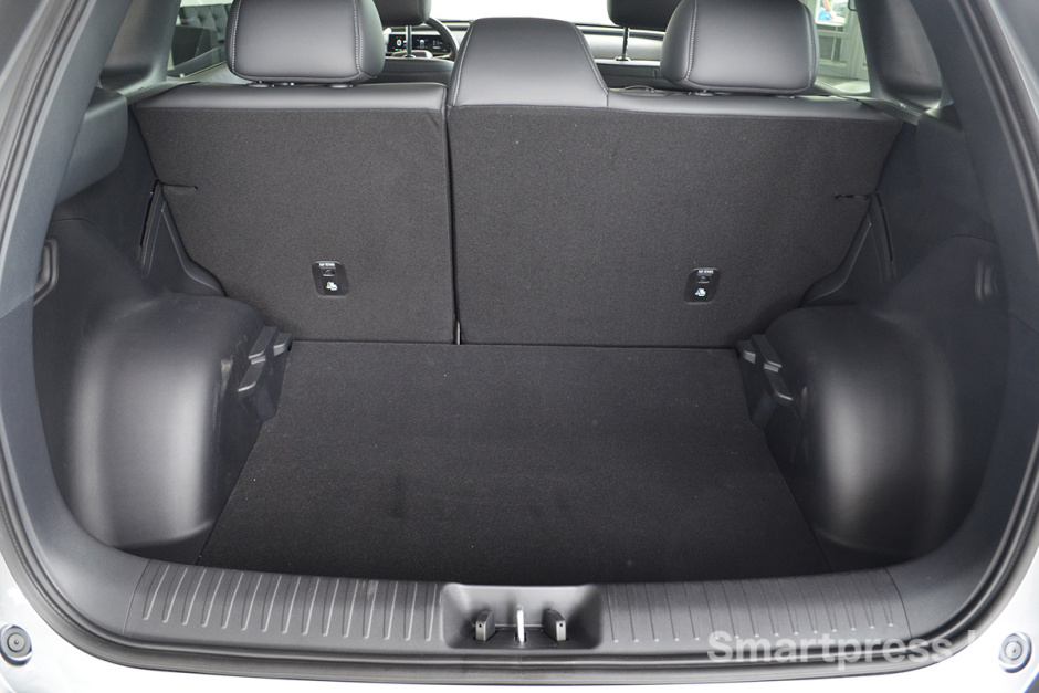 Багажник Toyota bZ3X.JPG