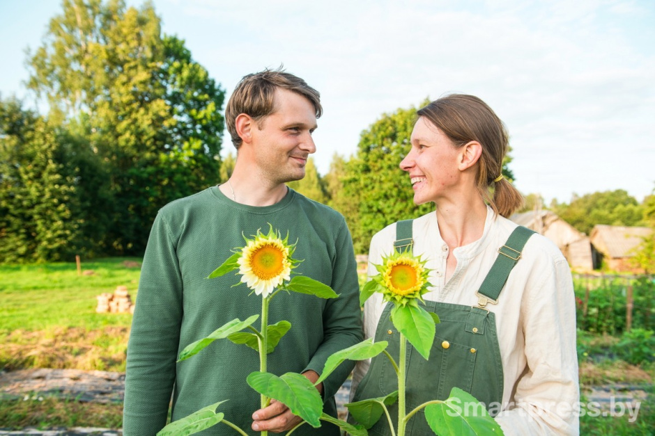 1-Михаил Коренев и Светлана Ващило на цветочной ферме.jpg