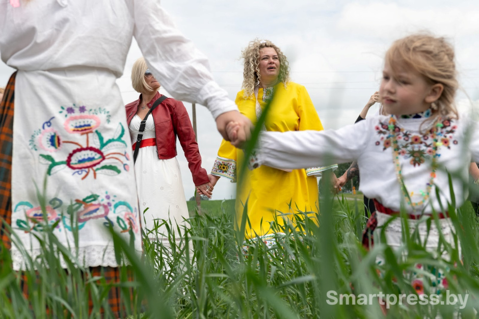 25-Обряд Вождение и похороны Стрелы (Пахаванне Стралы) в деревне Столбун Ветковского района.jpg