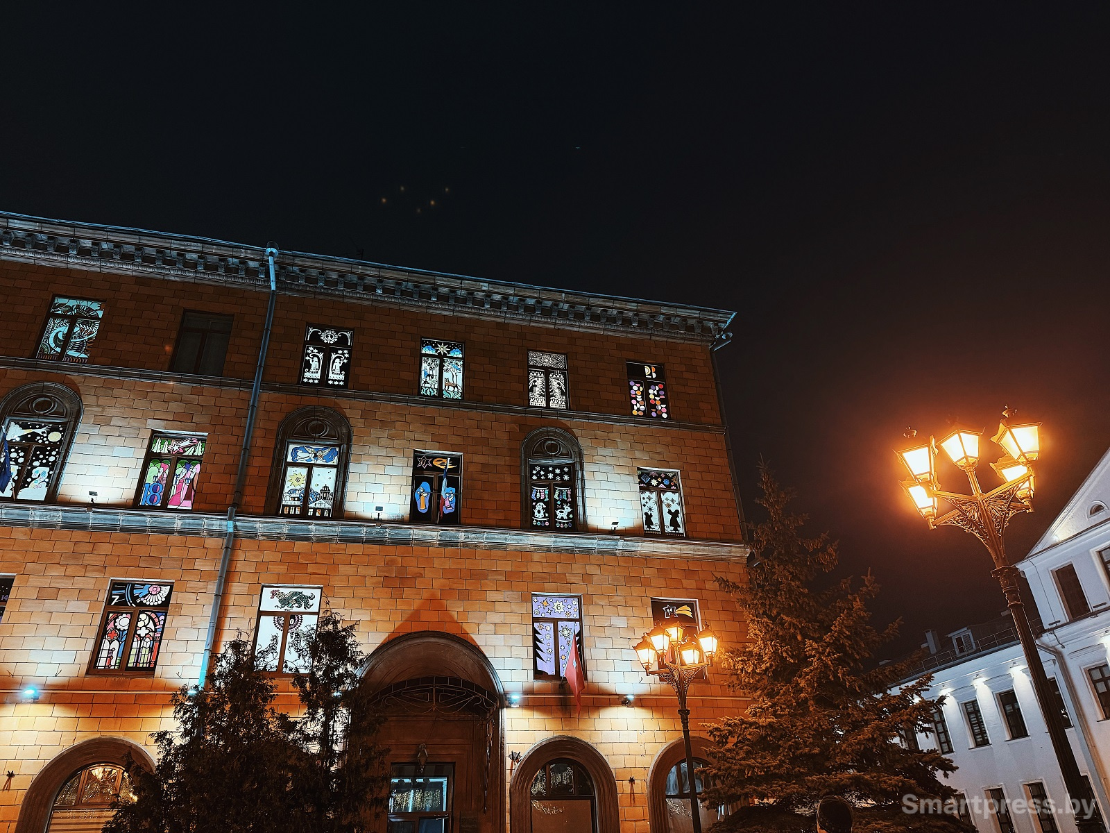 посольство-фасад