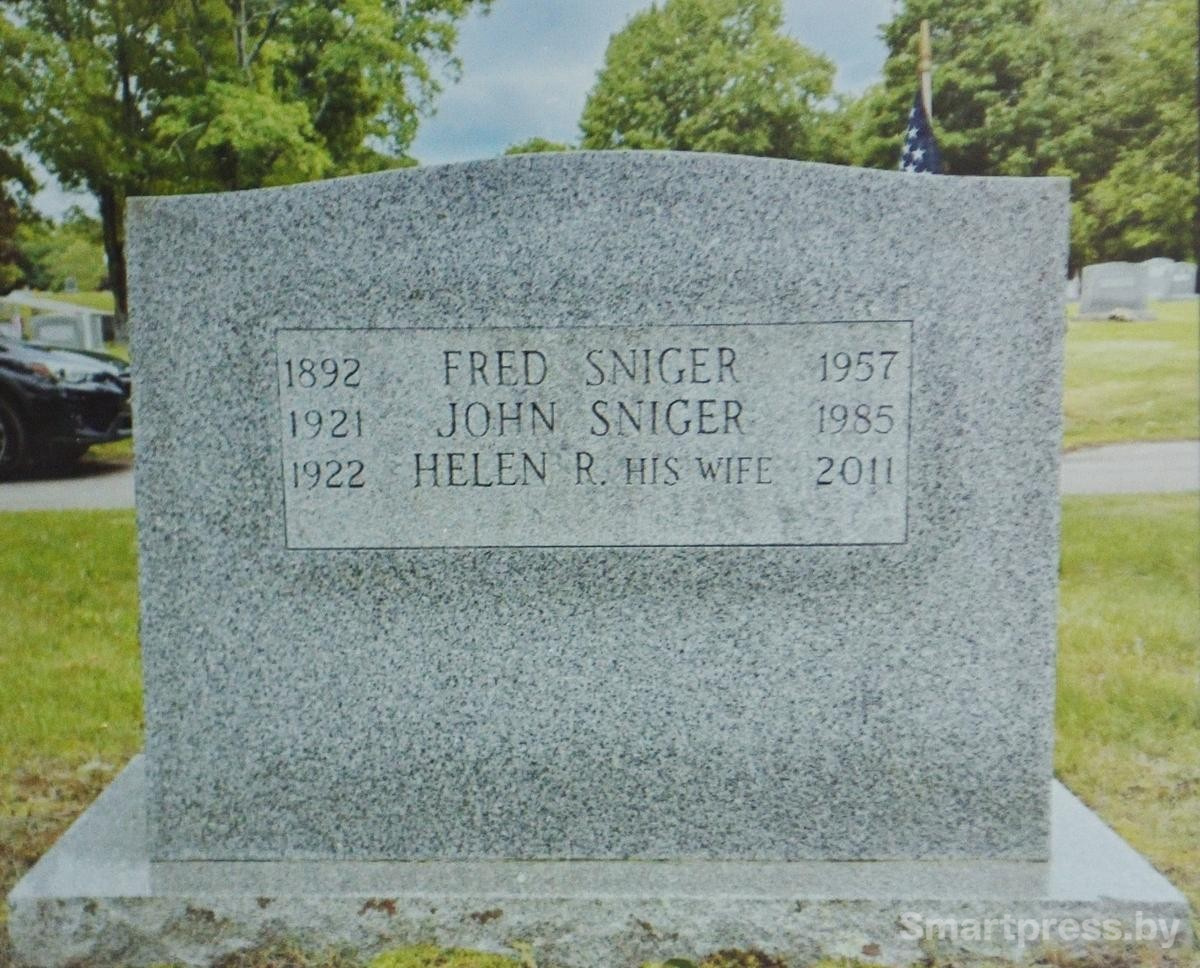 11-Надгробие Фёдора Снигиревича и его семьи.jpg