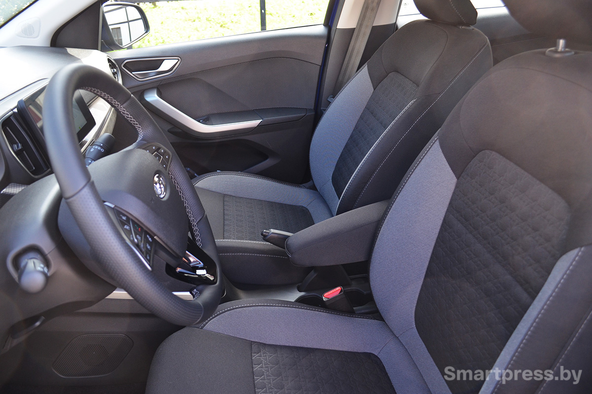 седан Lada Iskra передний ряд