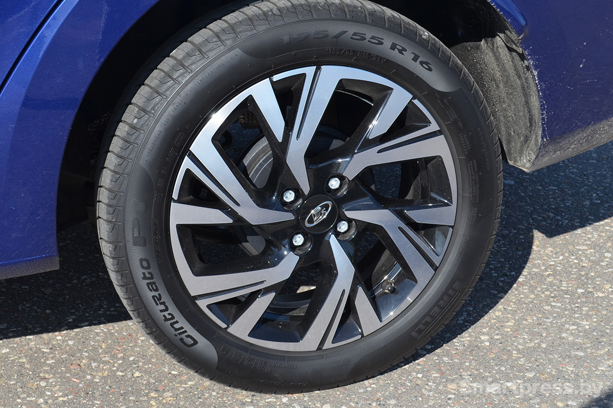 седан Lada Iskra рисунок колесных дисков