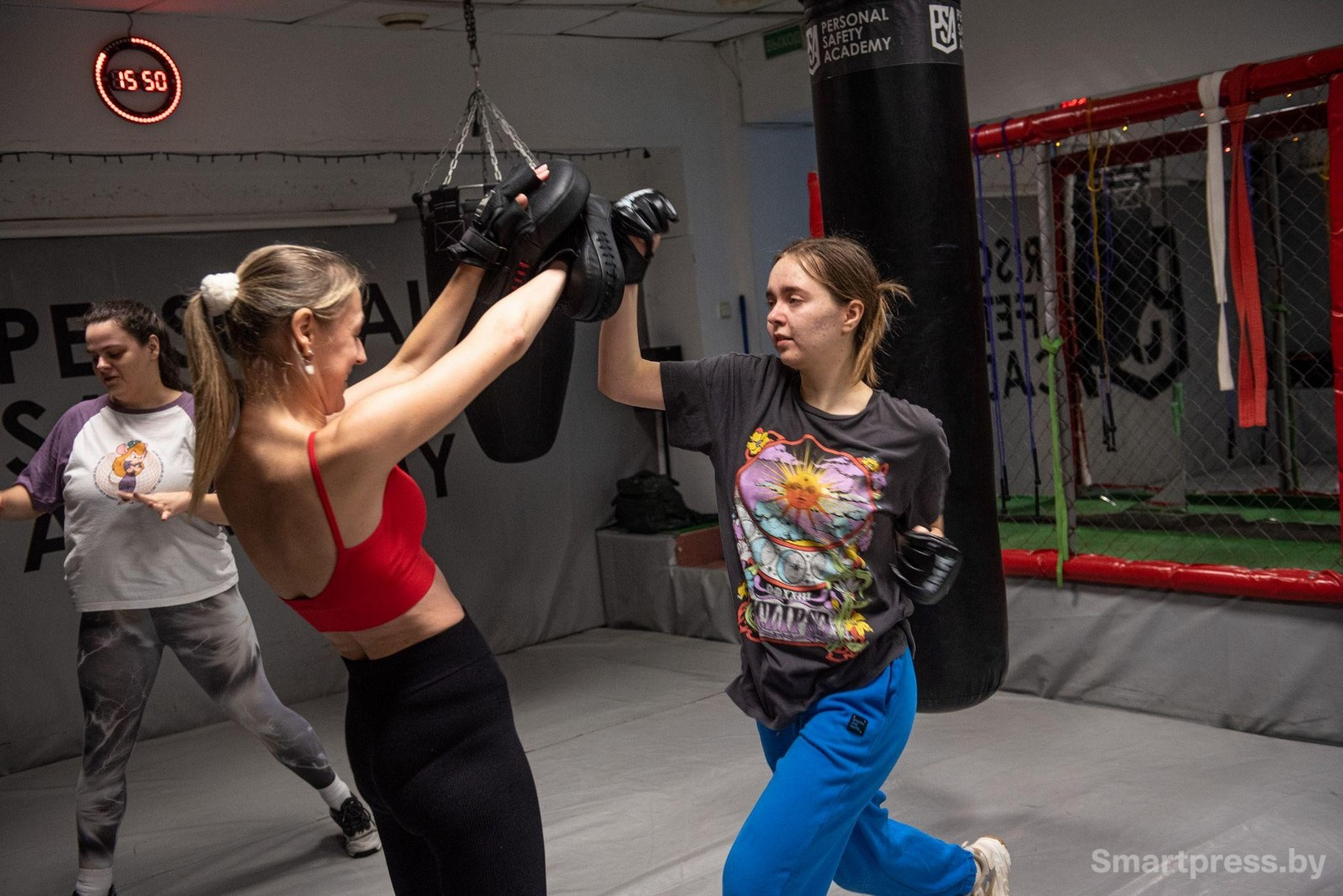10-На занятии по женской самообороне.jpg