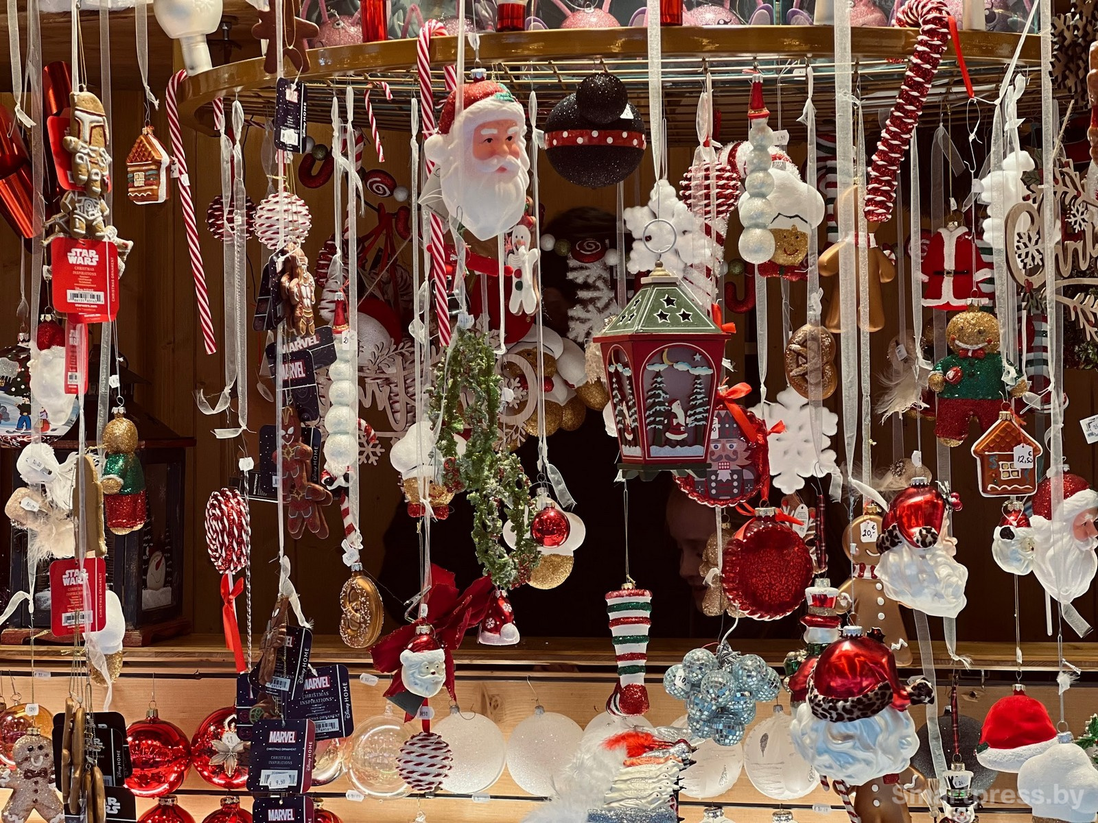 27-Новогодние сувениры на ярмарке в Страсбурге.jpg