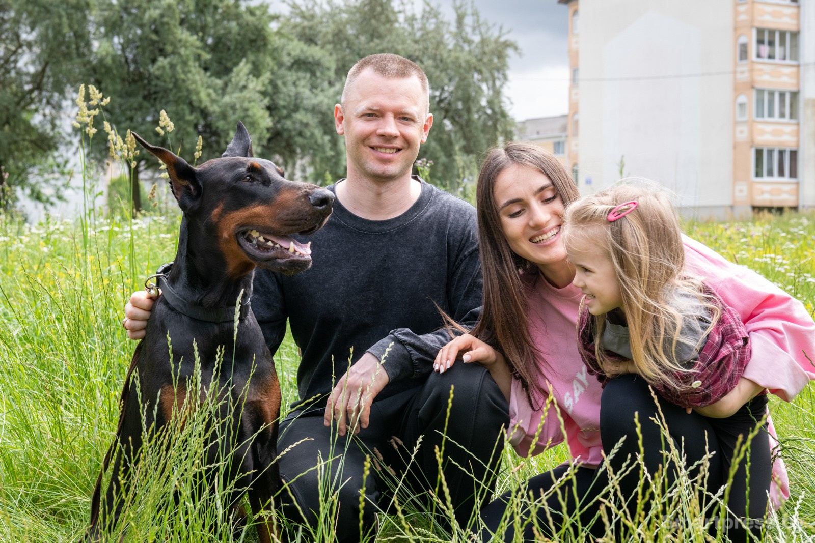 15-Семья Трипутько из Молодечно и их доберман Рагнар.jpg