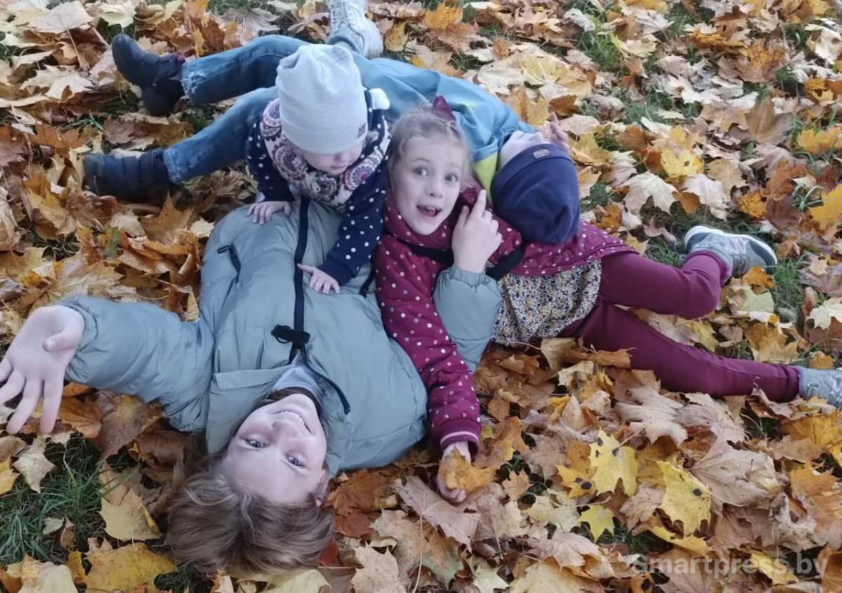 Дети на прогулке