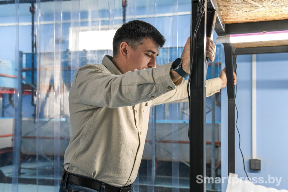 Владимир Готовчиц на креветочной ферме 2.jpg