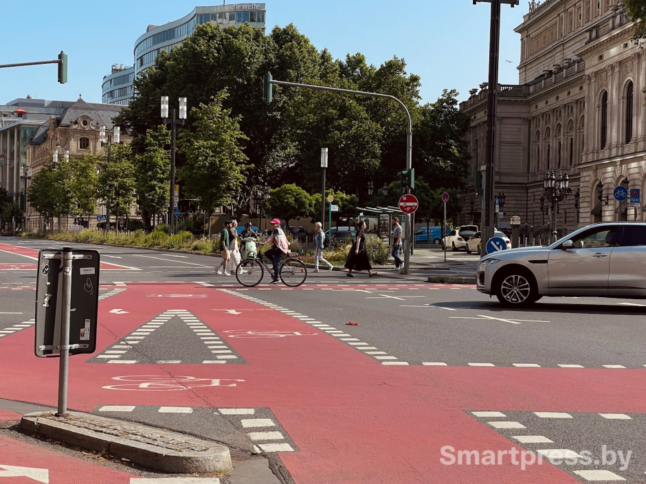 4- Станция метро Alter Oper Франкфурт.jpg