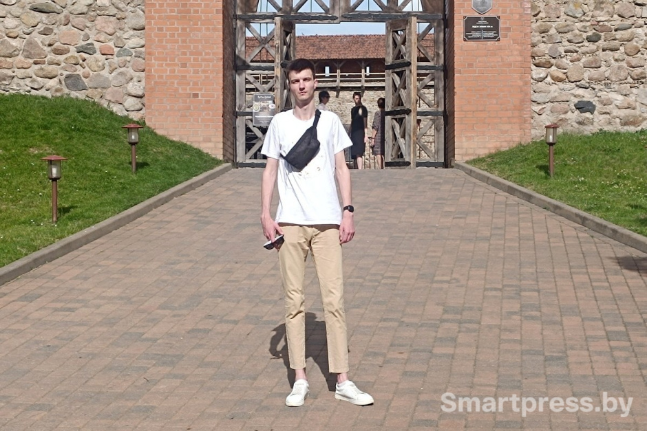 2-Алексей Миронов работает инженером на заводе в Лиде.jpg