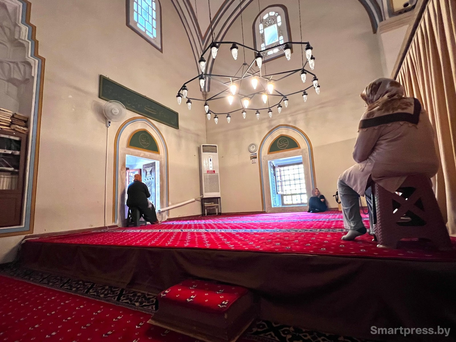 27-Маниса мечеть Хафса Султан женская половина.jpg