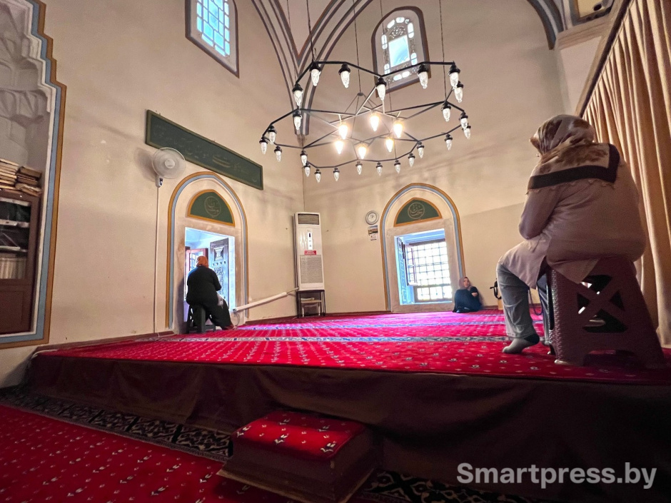 27-Маниса мечеть Хафса Султан женская половина.jpg