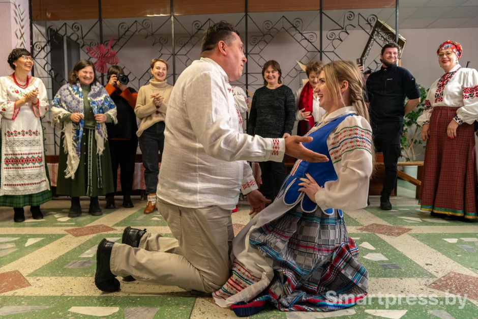 19-Во время белорусского обряда Ката пячы.jpg