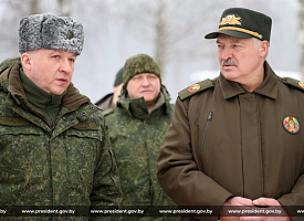 Лукашенко оценил стрельбу военных словами “так себе” и “радости немного”