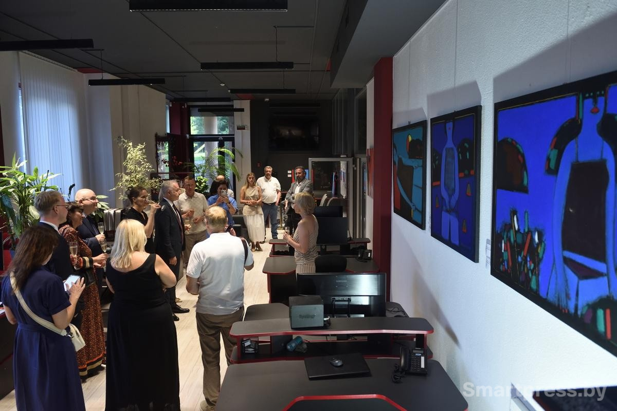 20-Работы Василия Кост.ченко в офисе Smartpress.jpg