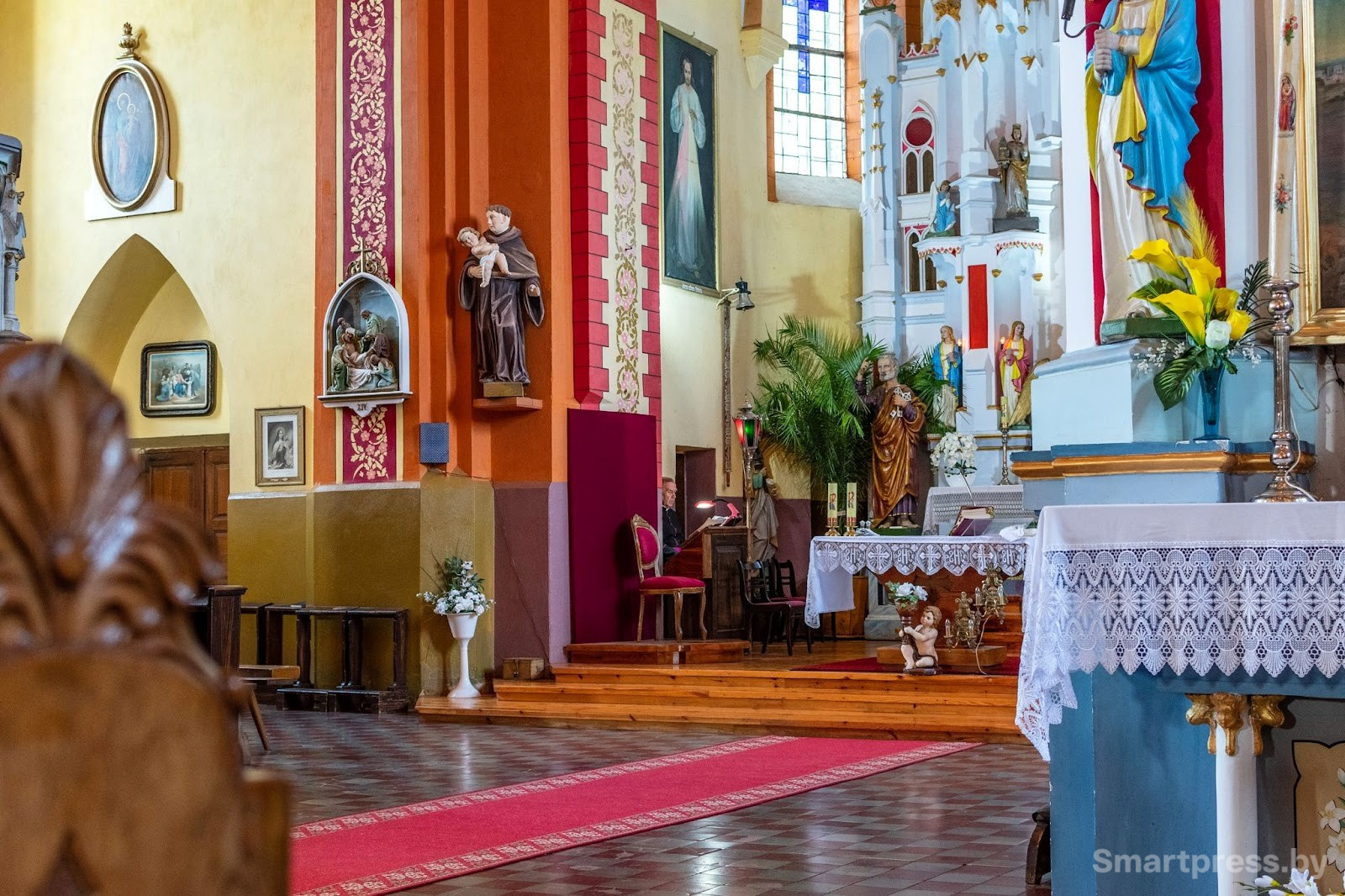 Костел Святого Юрия в деревне Осова 3.jpg