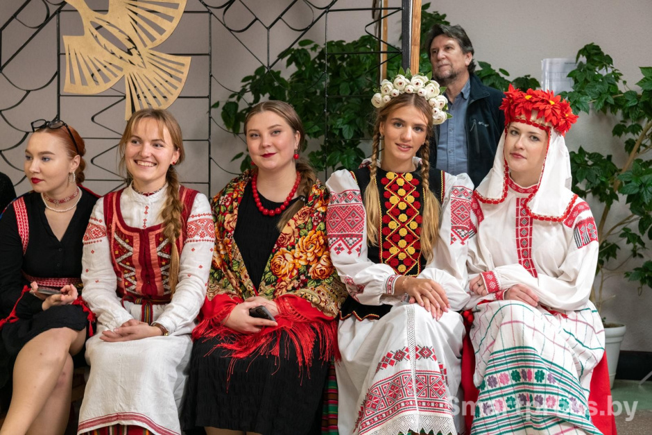 1-Во время белорусского обряда Ката пячы.jpg