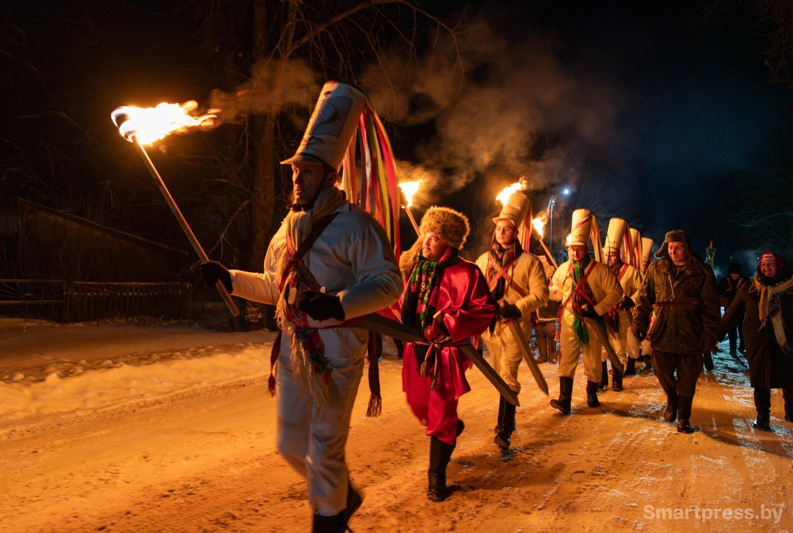 30-Обряд Колядные цари - шествие с факелами.jpg 30-Обряд Колядные цари - шествие с факелами.jpg