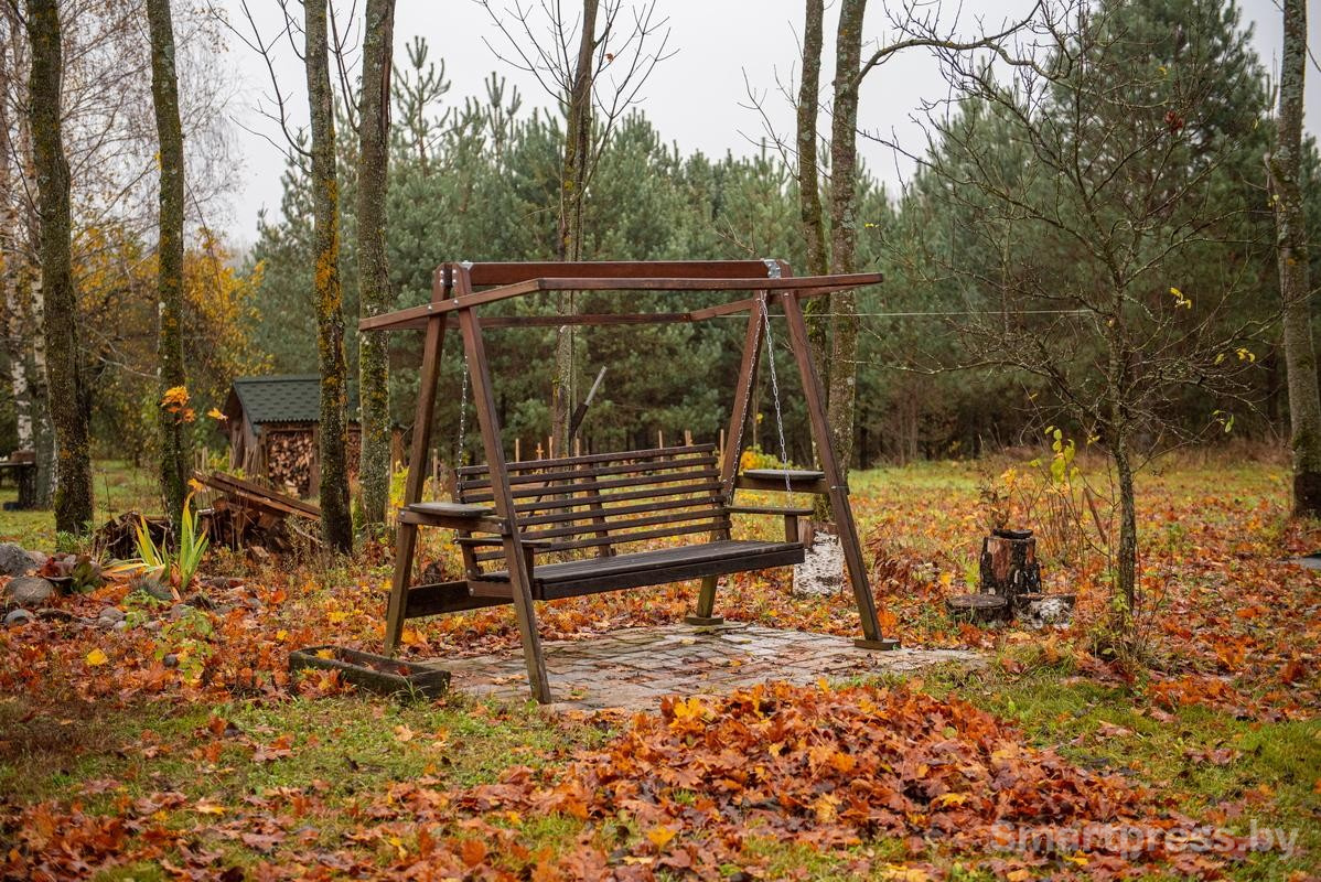 12-Качели Тамаре подарили женщины которых она научила печь хлеб.jpg