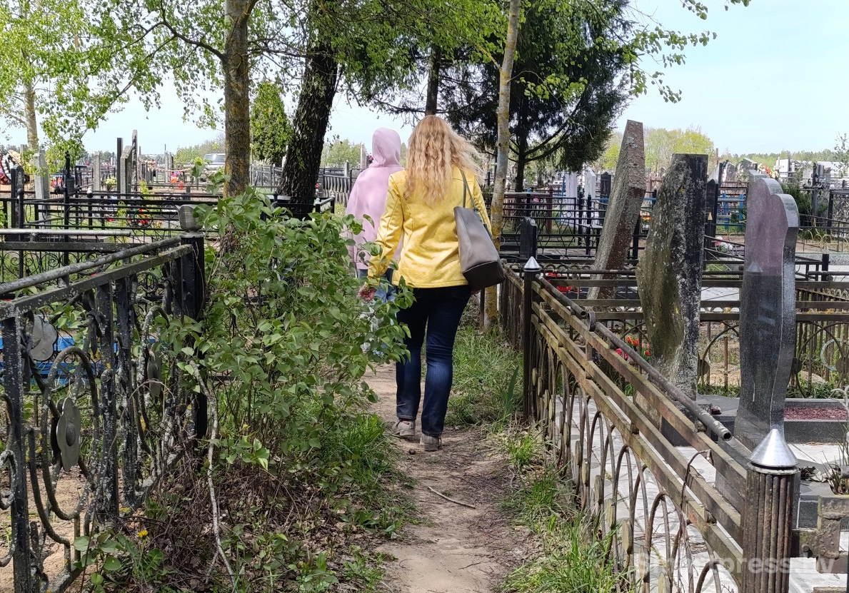 посещение кладбищ