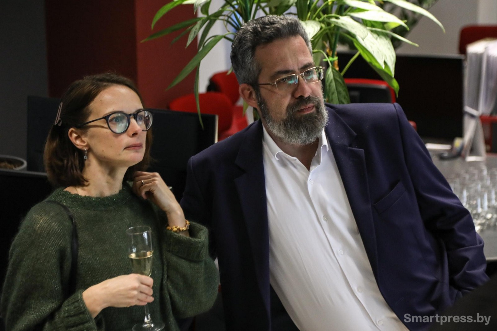 10-Сотрудник пресс-службы МТБанк Лариса Абрамчук и глава дипмиссии Израиля в Беларуси Цви Миркин.jpg