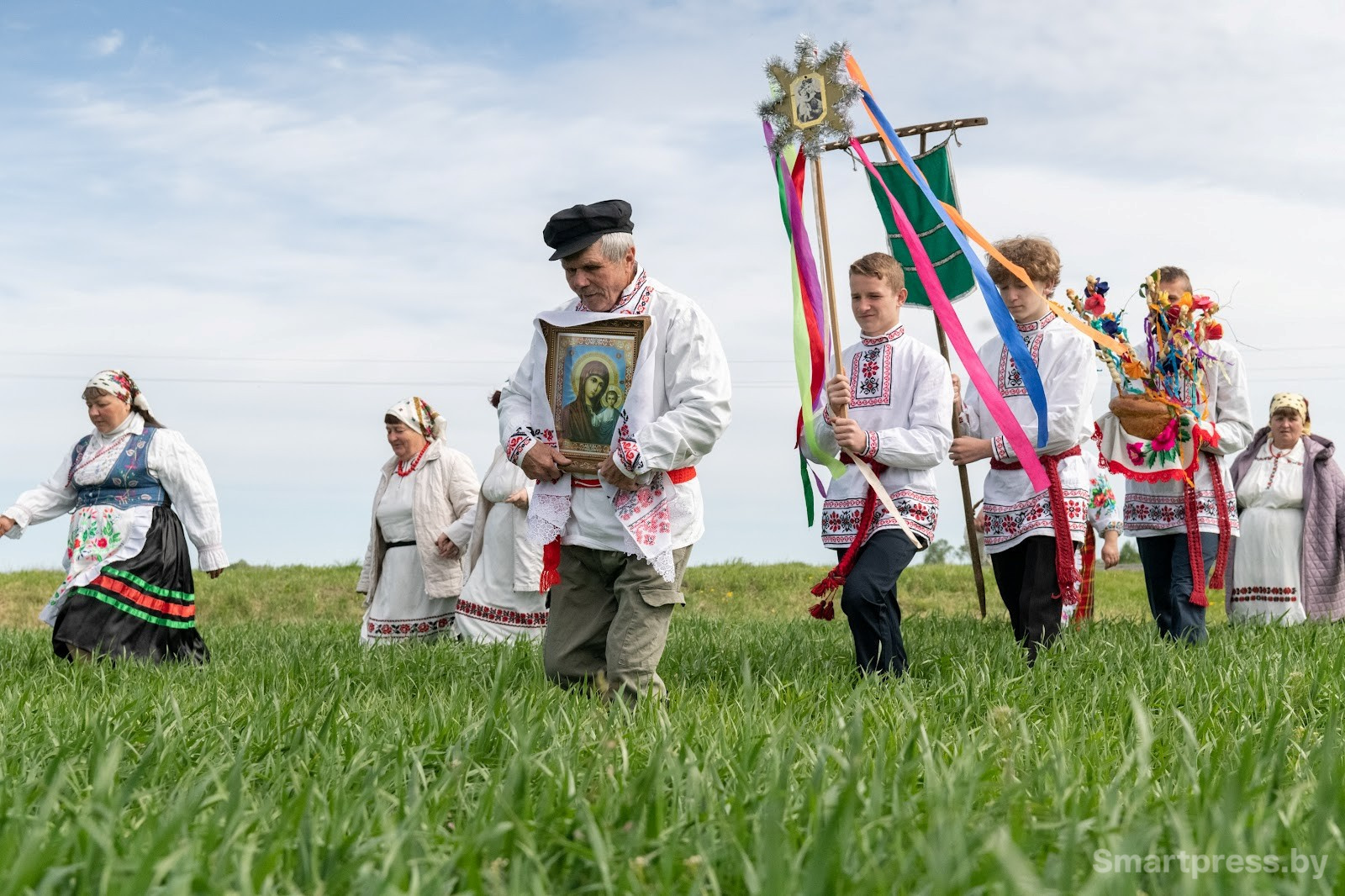 В деревне Погост водят Юрьевский хоровод 1.jpg
