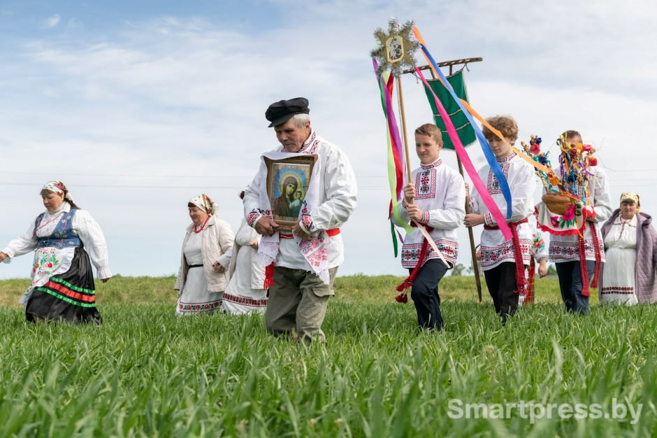 В деревне Погост водят Юрьевский хоровод 1.jpg
