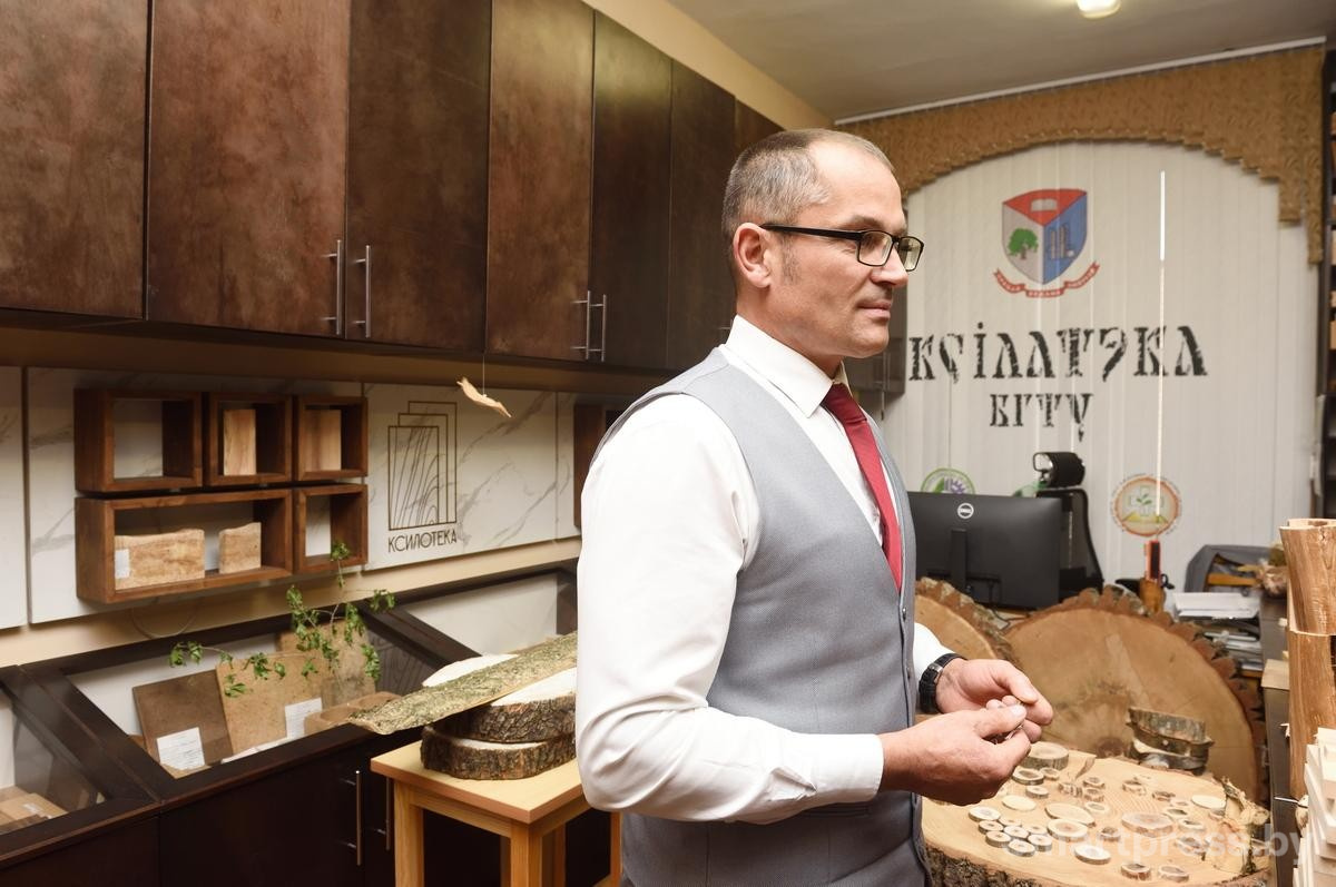 1-Основатель ксилотеки БГТУ Вячеслав Звягинцев.jpg