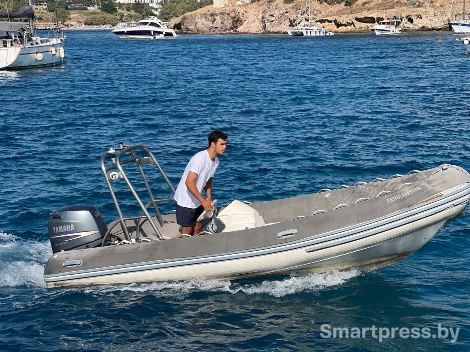 30-На моторной лодке по морю.jpg