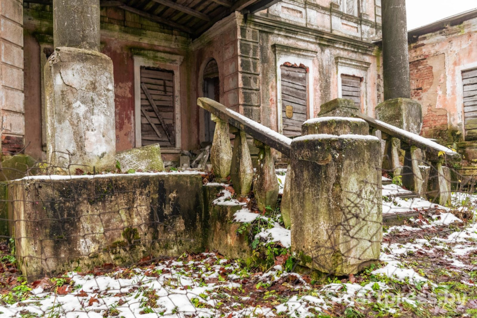 15-Крыльцо усадьбы Котлубаев.jpg