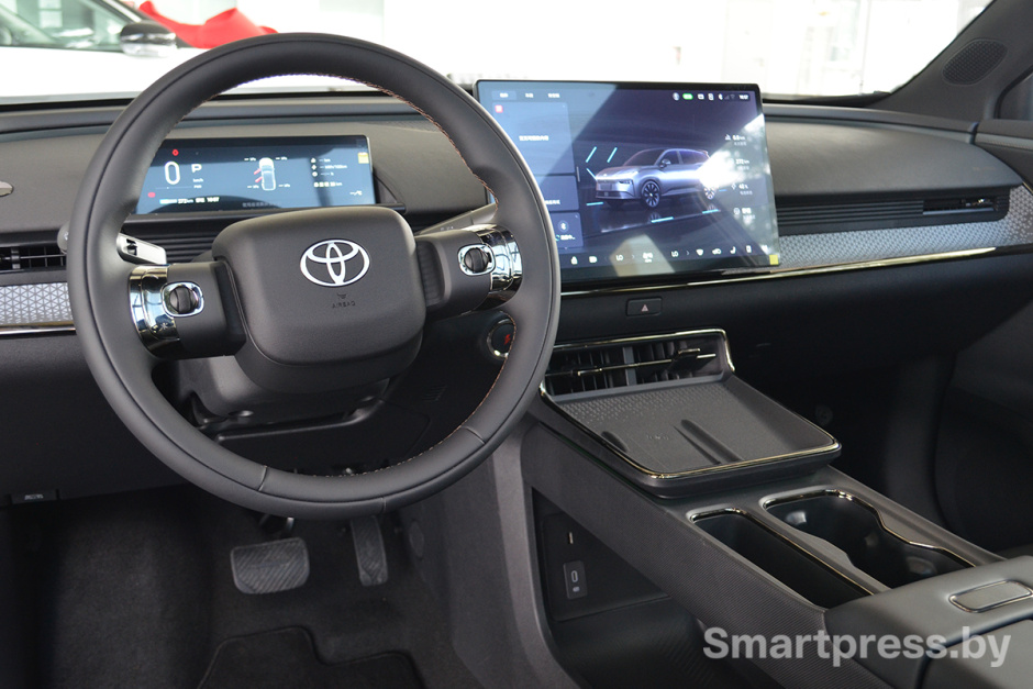 Toyota bZ3X водительское место.JPG