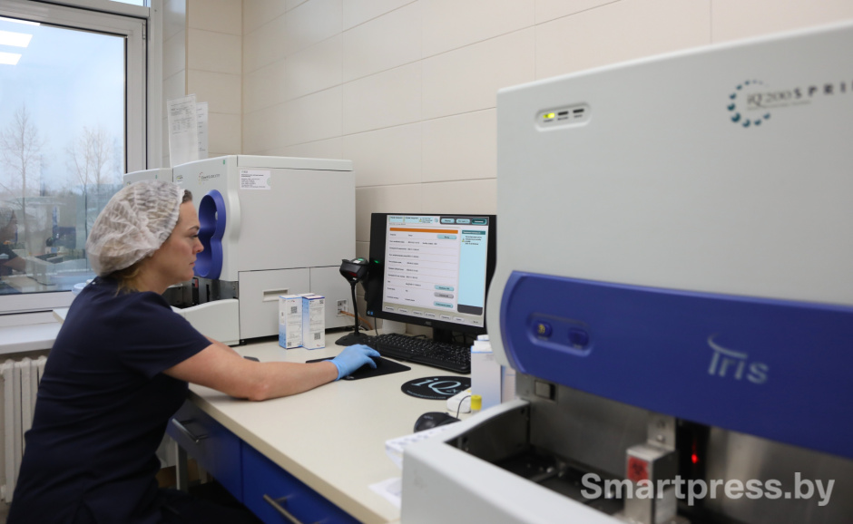 Сотрудник_за_автоматической_станцией