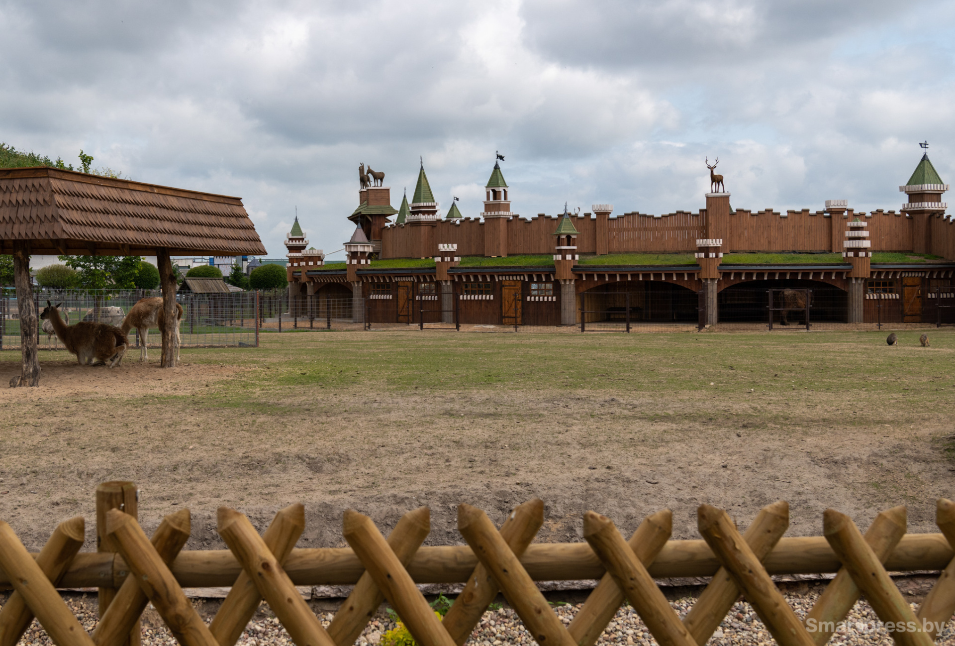 В Парке животных появился замок.jpg