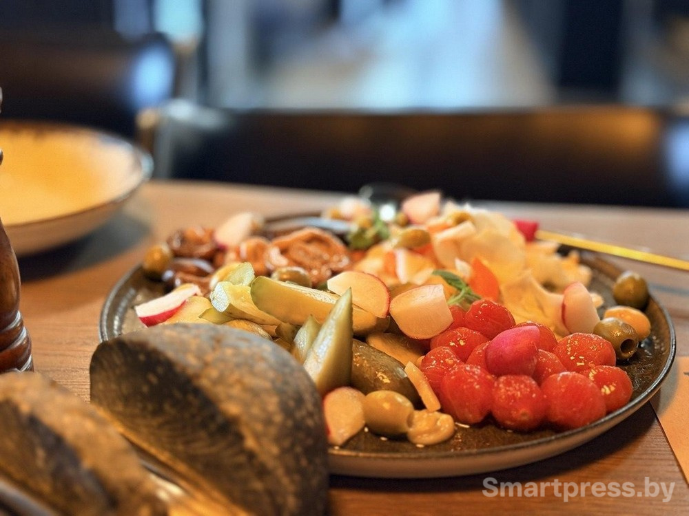 6-Тарелка с соленьями.jpg