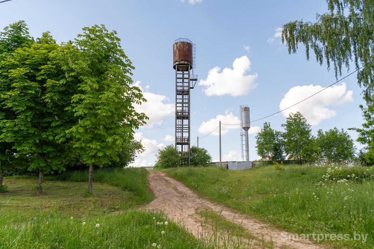 22-Водонапорная башня в деревне.jpg