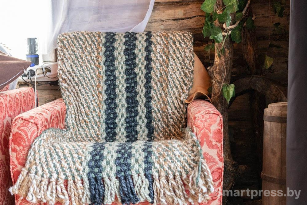 21-Кресло в деревенском доме.jpg