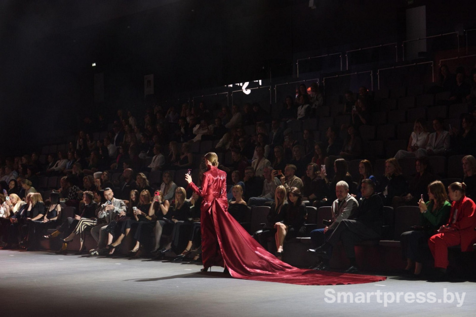 13-Наталья Ляховец и ее красное платье.jpg